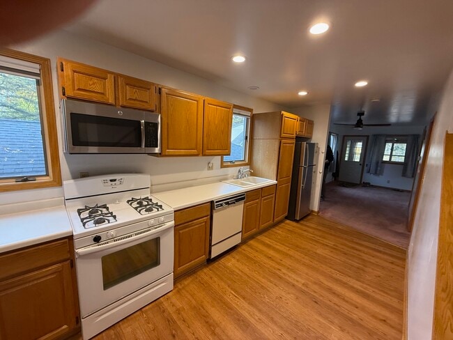 Photo - 709 Manor Dr