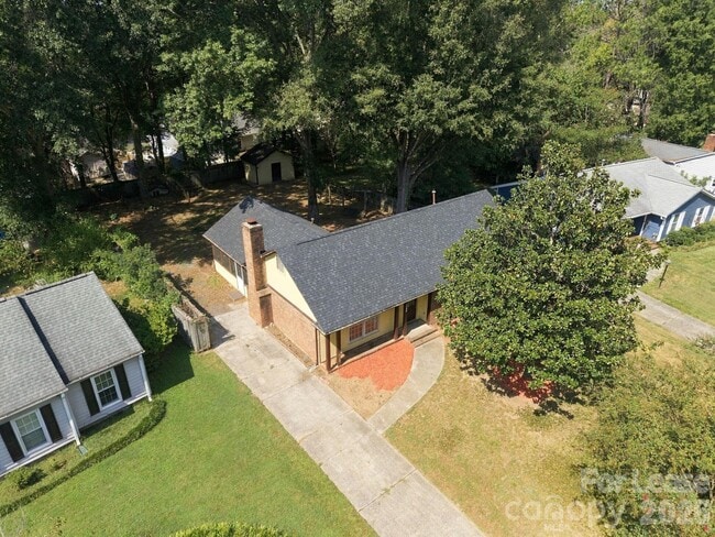 7724 Winterset Dr
