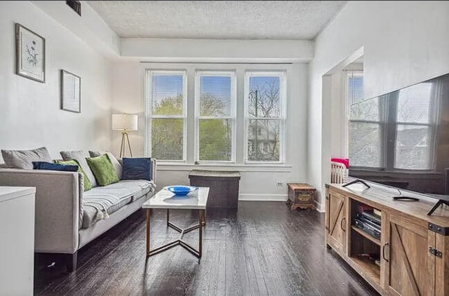 Photo - 4833 N Ashland Ave Unidad 2