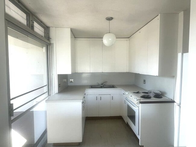 Photo - Queen Emma Gardens- King Tower Apt. # 1547 Unidad 1547
