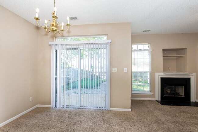 2004 Salmon River Dr