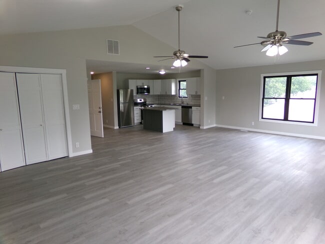 Building Photo - 225 N Doris St Unit B Rental