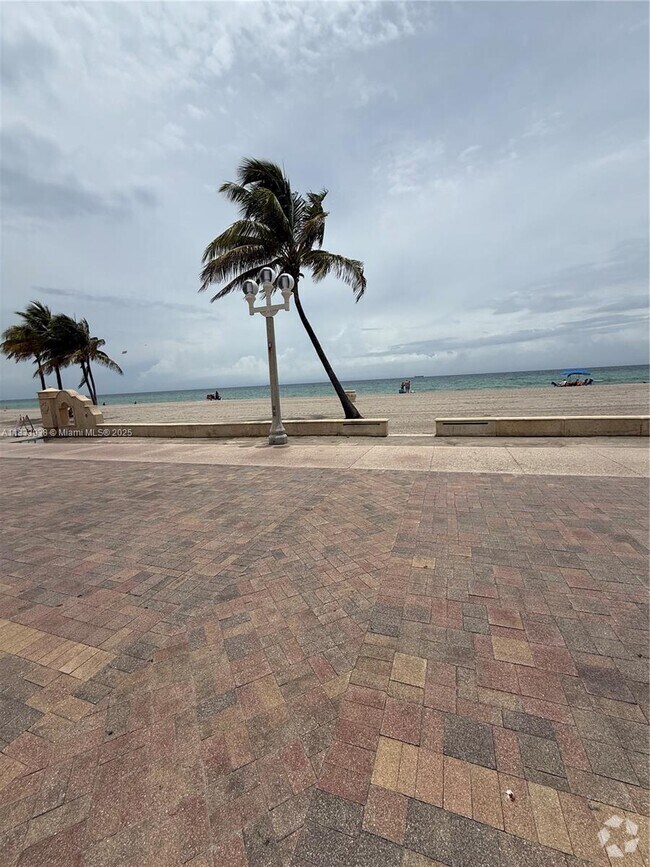 Building Photo - 2600 N Surf Rd Unit 402 Rental