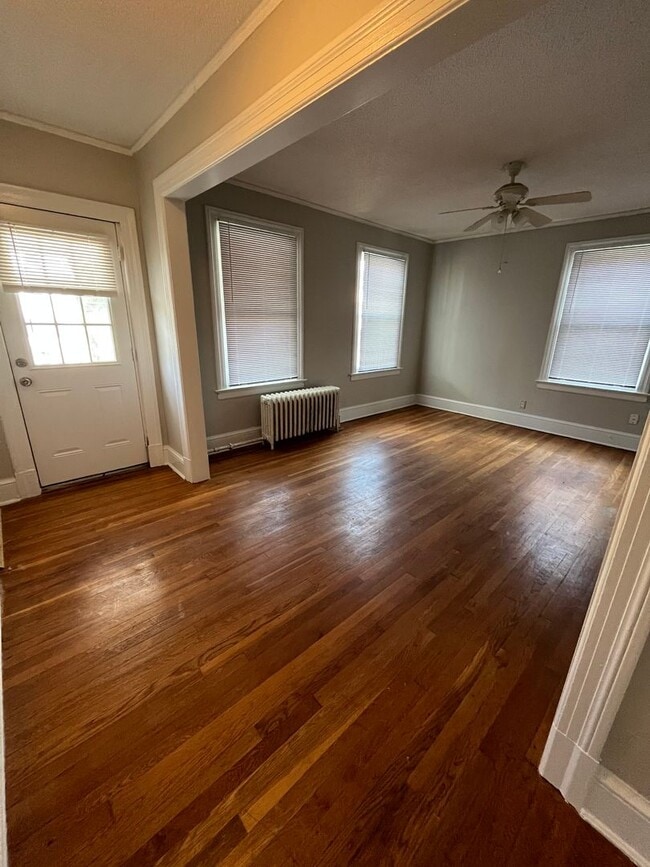 Building Photo - 43-45-45 Mountford St Unit 2nd Floor Rental