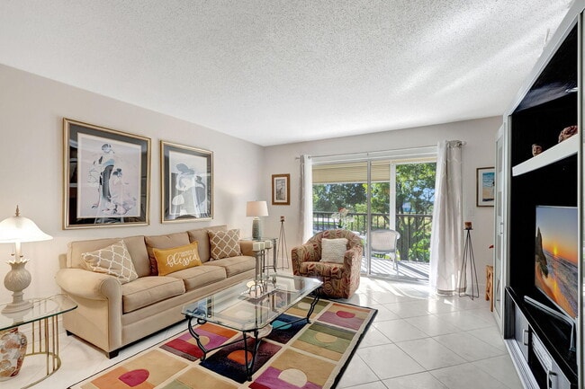 Photo - 7286 Huntington Ln Unit 306