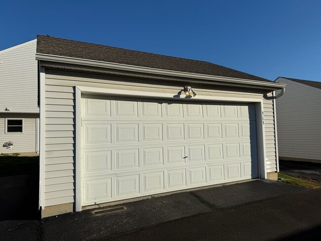 Photo - Charming 3 bedroom, 2.5 bath home located in Lehner Woods