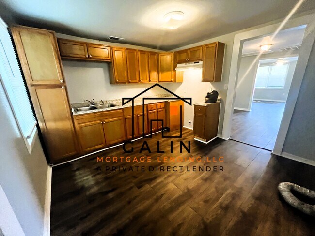 Photo - 1330 Golden St