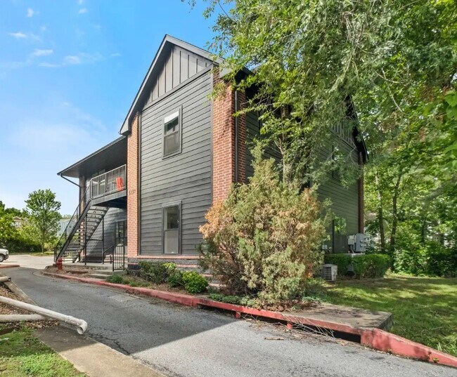 Photo - 1137 N Leverett Ave Unit 102