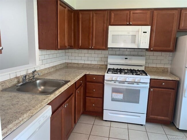 Building Photo - 85 N Middletown Rd Unit C4 Rental