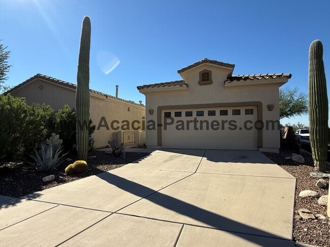 Building Photo - Gated Two Bedroom Home