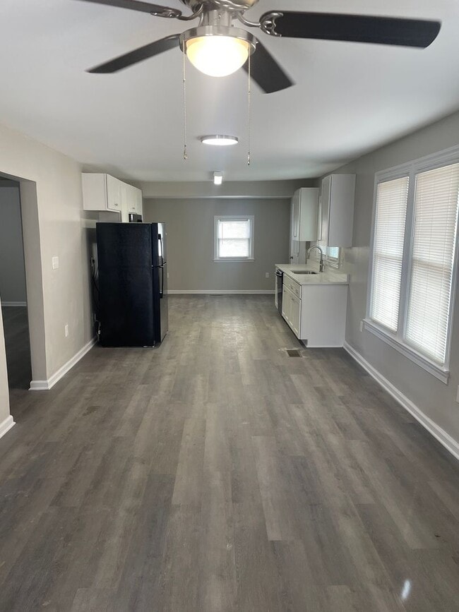 Photo - 1542 24th St NE