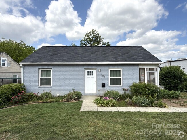 Building Photo - 300 E Peterson Dr Rental