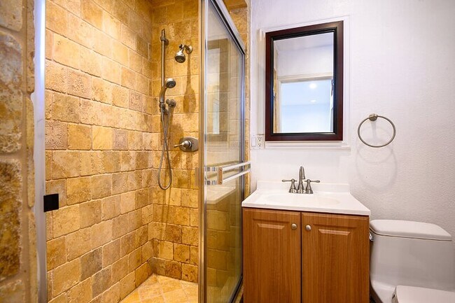 Photo - 239 S Barrington Ave Unit F3