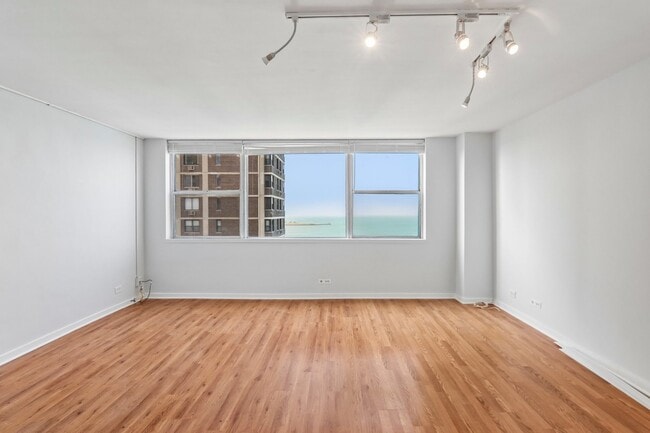 Photo - 6301 N Sheridan Rd