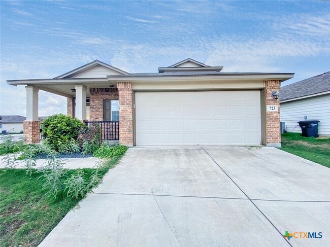 Photo - 723 Spectrum Dr House