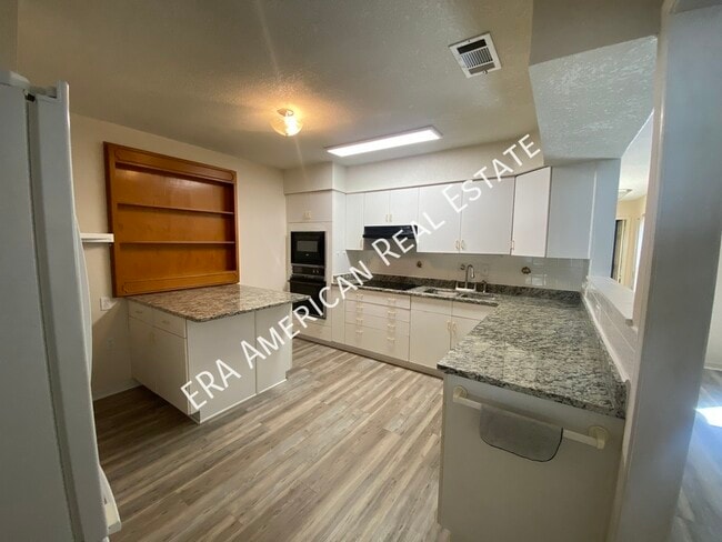 Photo - 925 Holbrook Cir