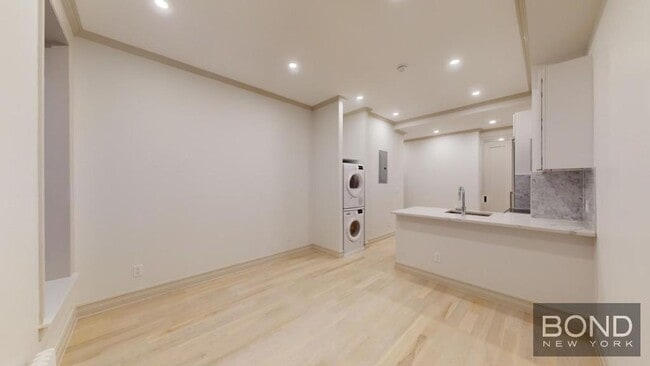 Building Photo - 250 W 91st St Unit 2C Rental