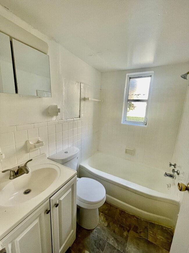 Photo - Glen Oaks Apartments