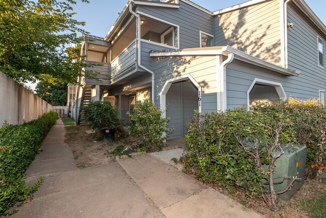 Photo - Spacious 1-Bedroom Apartment in South Tulsa | $785 | Mid October