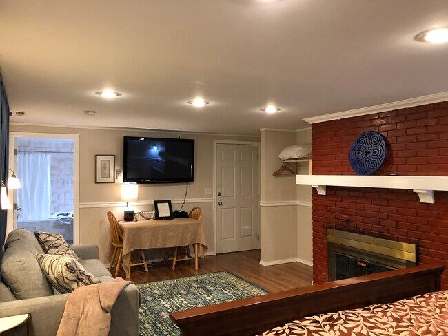 Photo - 804 E Edison Ave Unidad Short Term Suite