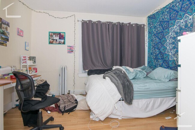Photo - BU Housing - 4Bed 1.5Bath in Brookline - 9/1/26 (H&HW Included - Parking Available)