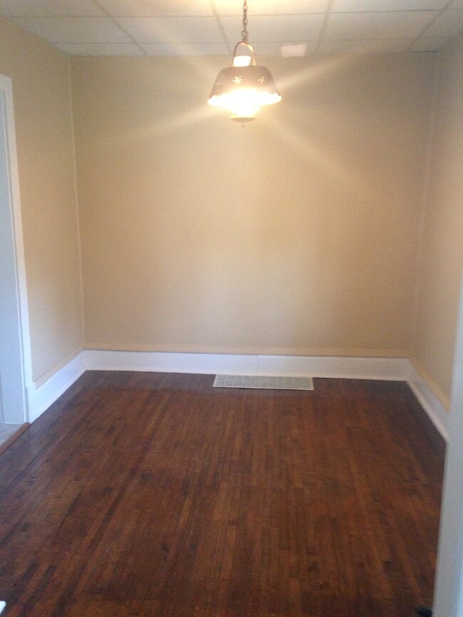 Photo - 613 E 8th St