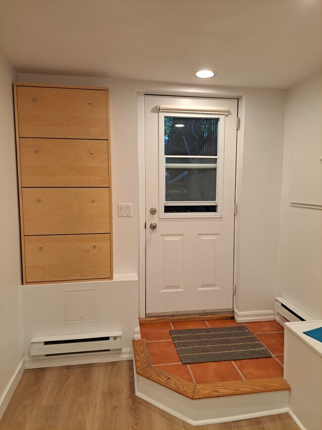 Photo - 392 Montrose Av Unit Basement apt.