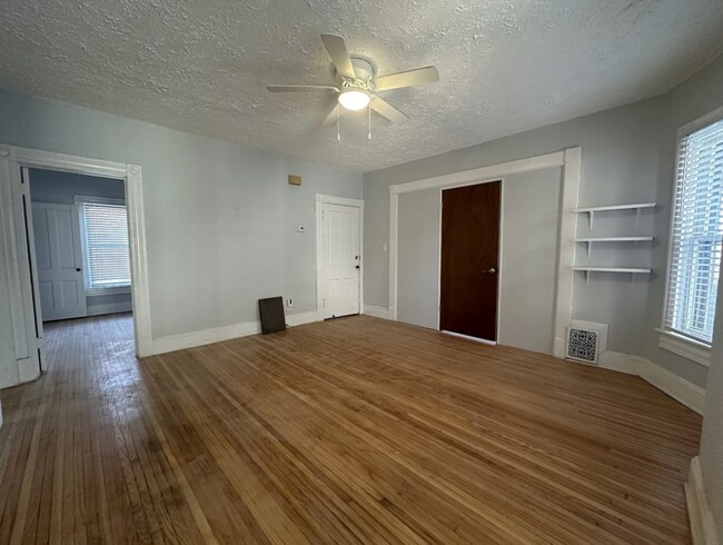 Photo - 1613 E State St