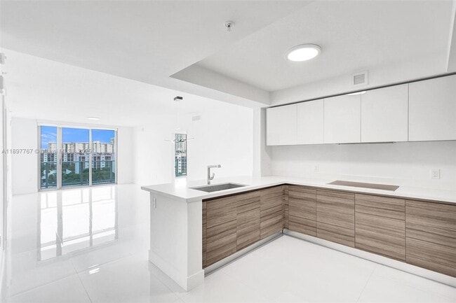 Building Photo - 330 Sunny Isles Blvd Unit 5-805