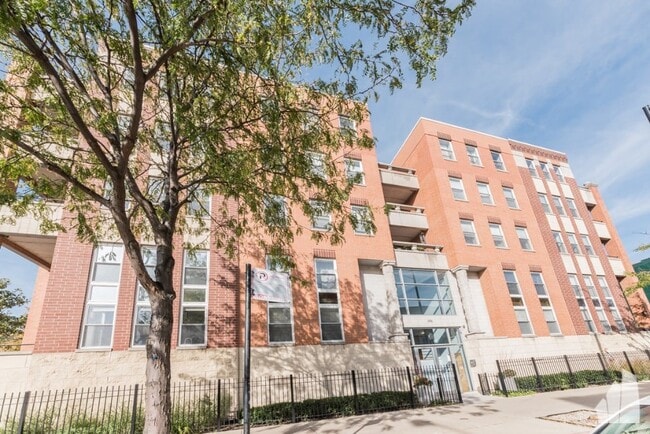 Building Photo - 3550 W Montrose Ave Unit 303