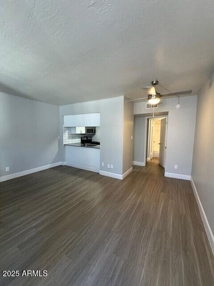 Photo - 2250 W Glendale Ave Unit 1
