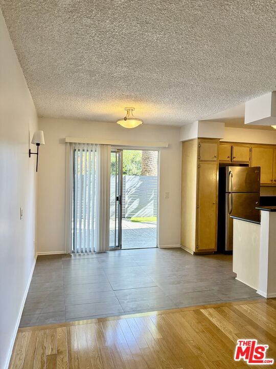 Building Photo - 2425 Ocean Ave Unit 1