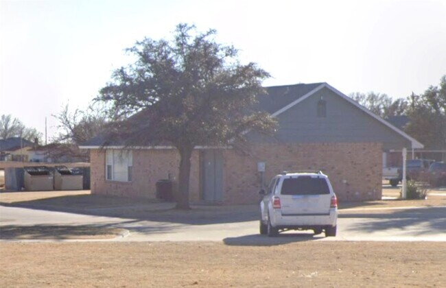 Photo - 610 W 8th St