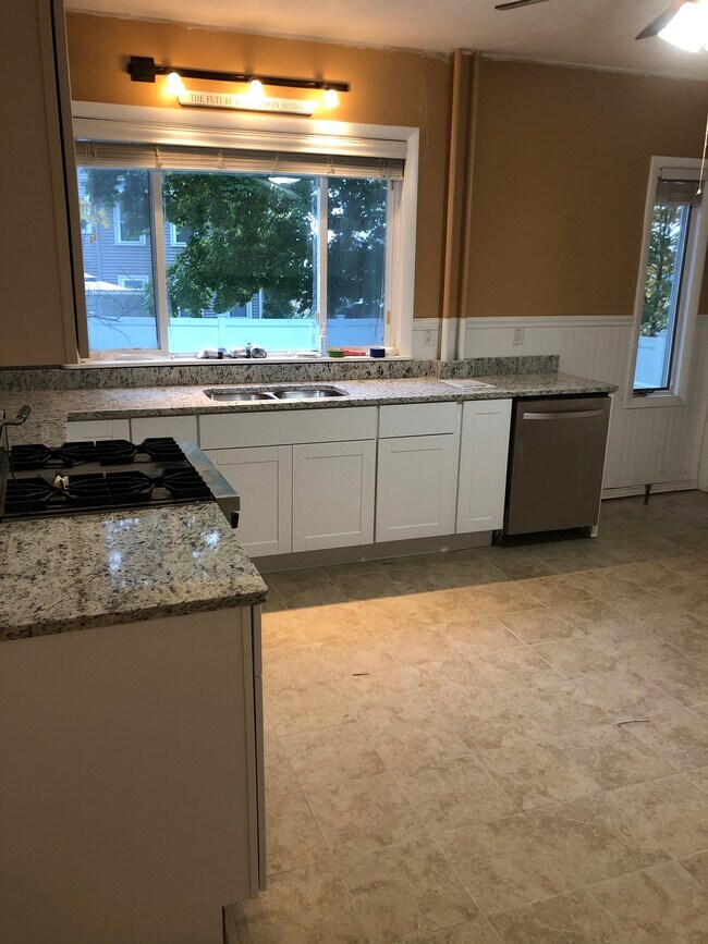 Photo - 72 Leicester St