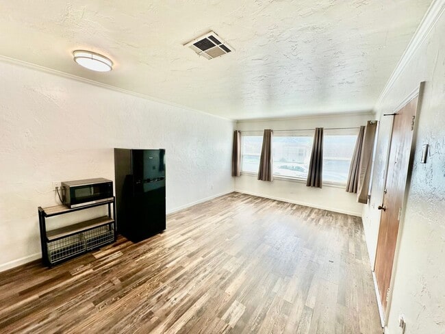 Photo - Charming 1/1 in the Heart of Tower District