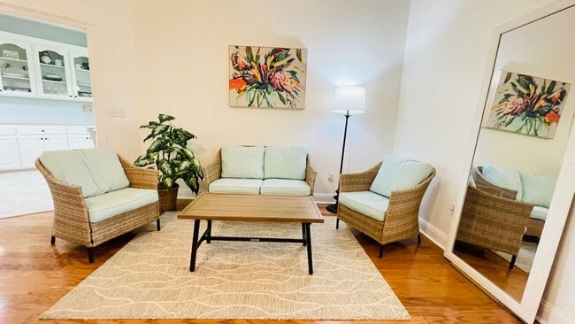 Building Photo - 904 S 34th Ave Unit ID1331002P