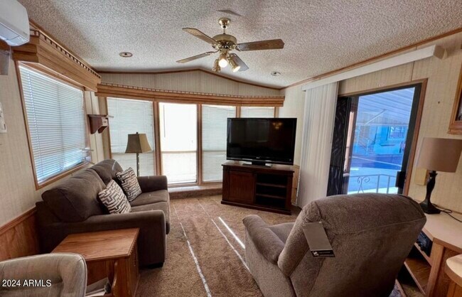 210 E Mesa Dr