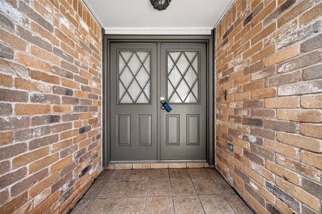 Photo - 3918 Millrock Cir