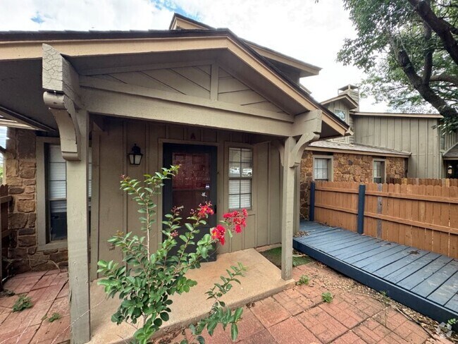 Building Photo - 3-bedroom Condo in Quail Springs area, ful... Unit 27A