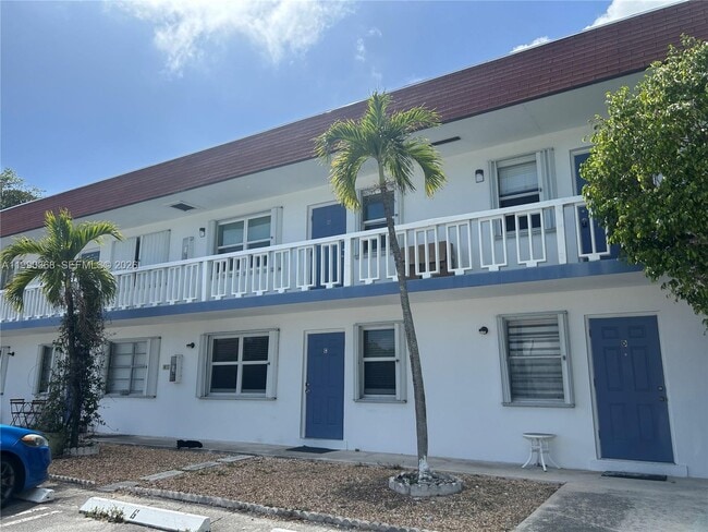 Building Photo - 609 NE 6th Ct Unit D