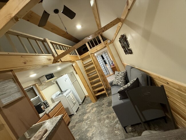 Photo - 327 Shusta Rd