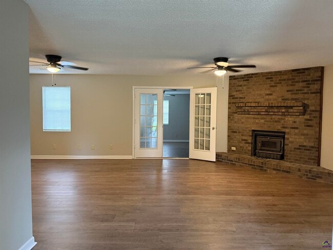 118 S Springs Dr