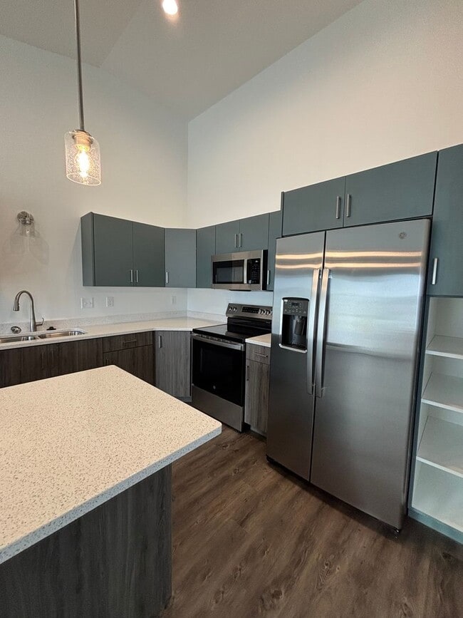 Building Photo - 3 Bed 3 Bath Townhome