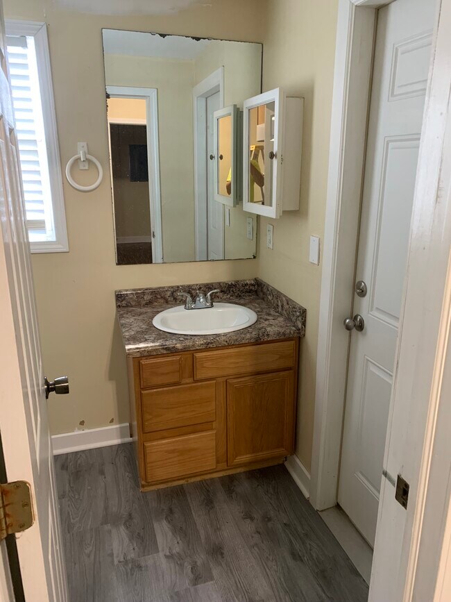 Photo - 930 W Poplar St Unit A