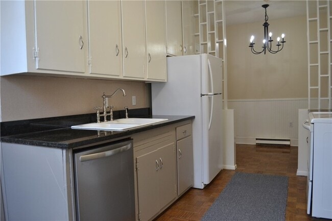 Photo - 205 E Broad St