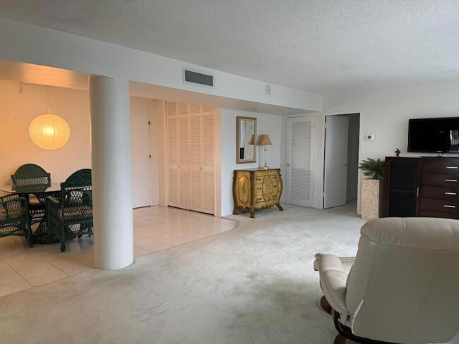 Photo - 524 Orton Ave Unidad 403