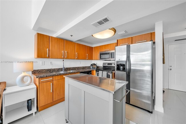 Photo - 6362 Collins Ave Unidad 506