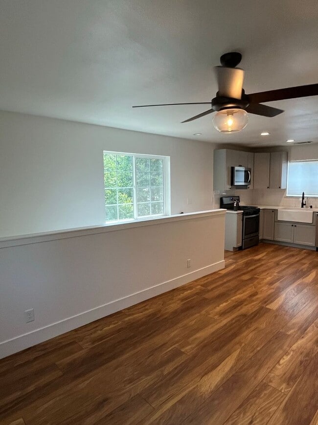 Building Photo - 1129 Stewart Ave