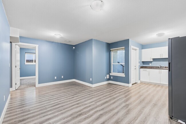 Photo - 6776-183B 183B St