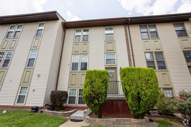 Building Photo - Charming 4-Bedroom Townhome in the Heart o...